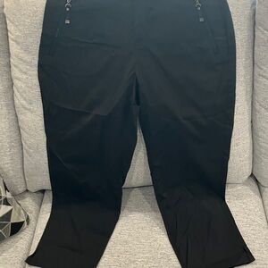 ZeroXposur Women's Black Capris